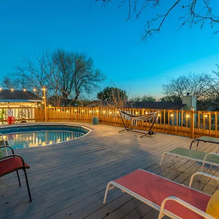 Game Room, Pool & Fire Pit At The Medical Center San Antonio Exterior photo