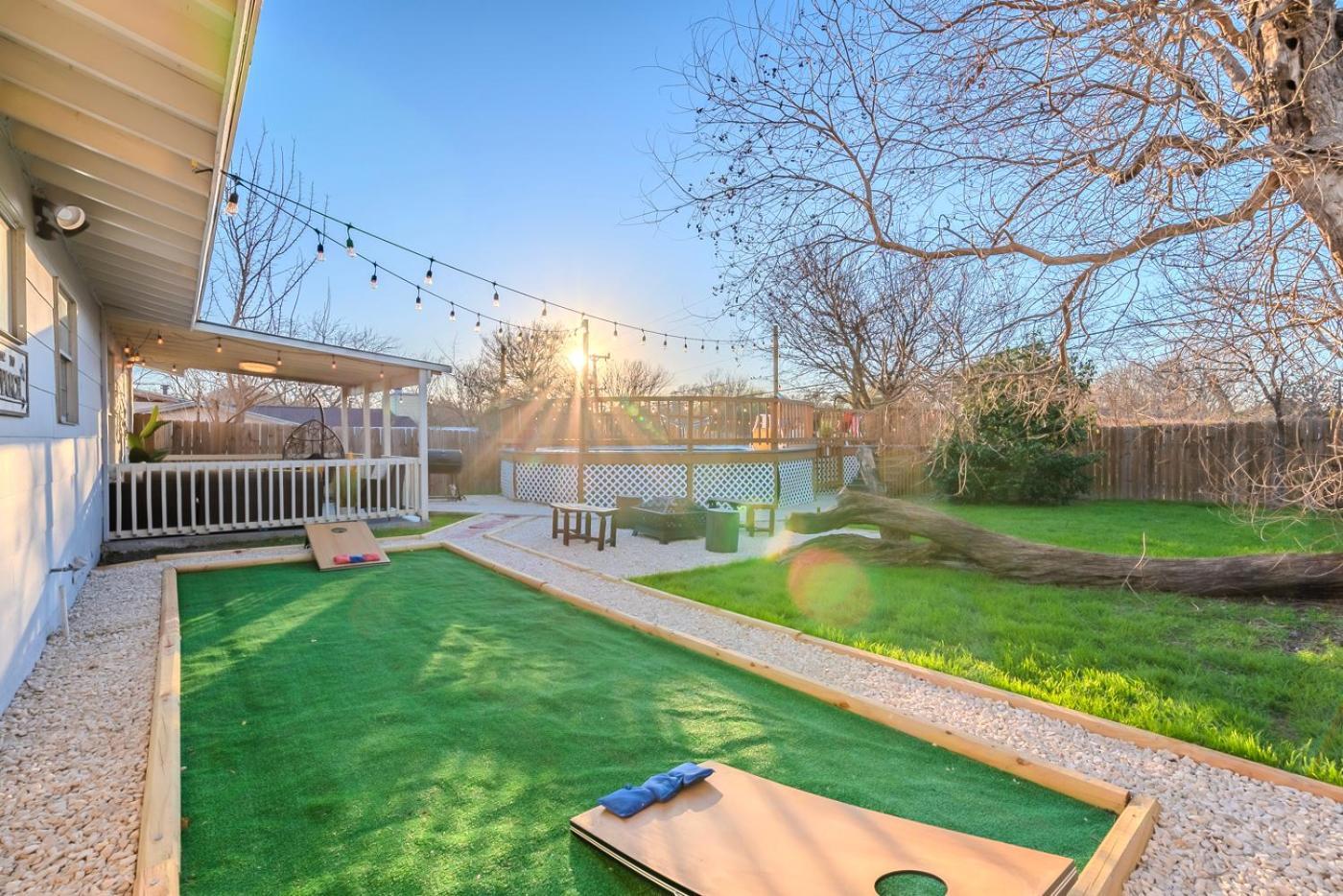 Game Room, Pool & Fire Pit At The Medical Center Holiday home *